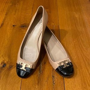 Tory Burch Size 10M patent Leather 1" heels  Tan with Black Toe